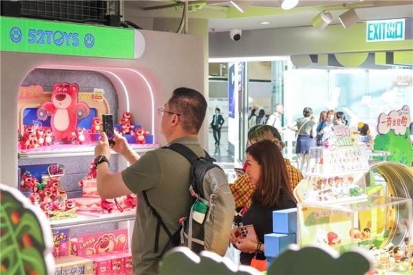 卡位港澳核心枢纽 52TOYS香港机场店正式开业 