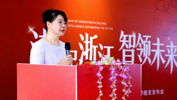 亚洲首款AI植发机器人磅策HAIRO落地浙江，金柯桥植发开启智能新时代 