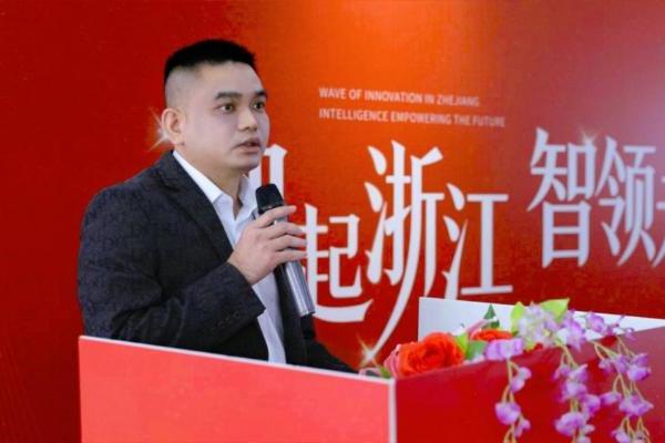 亚洲首款AI植发机器人磅策HAIRO落地浙江，金柯桥植发开启智能新时代 