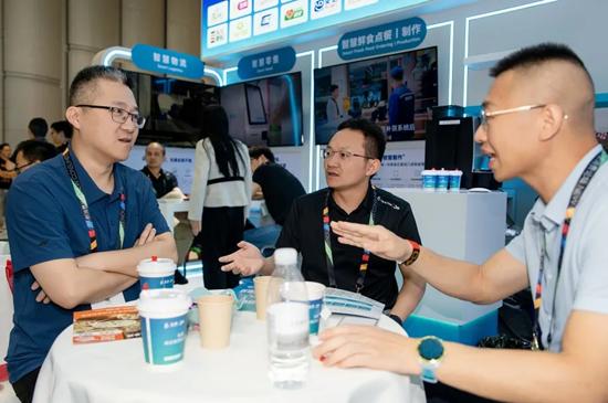 邻几、一网、壹度——海鼎3大案例入选CCFA榜单，AI方案惊艳2026便利店大会 