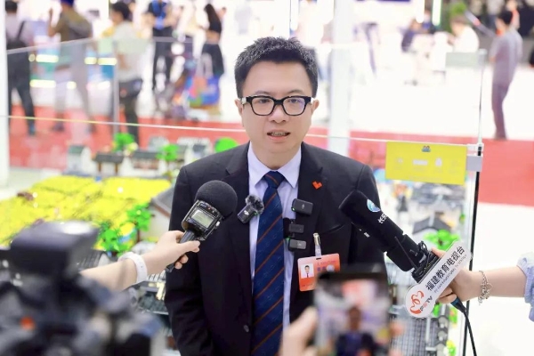 网龙连续9年惊艳亮相数峰，被授“核心合作伙伴”称号 