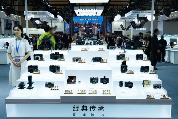 富士胶片数码影像亮相P&E 2026 以用户为中心打造多维影像体验场 