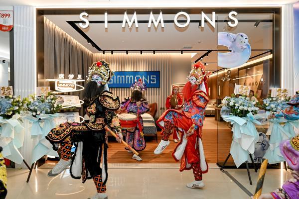 潮韵英歌贺启新｜Simmons 席梦思汕头店焕新启幕，共赴源梦奇际 