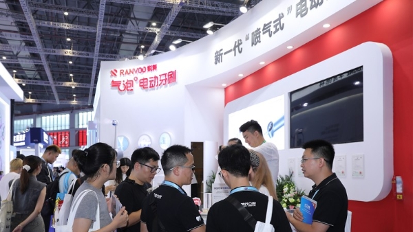 电动牙刷推荐丨锐舞520限定气泡牙刷，正畸、牙龈敏感者的清洁新选择 