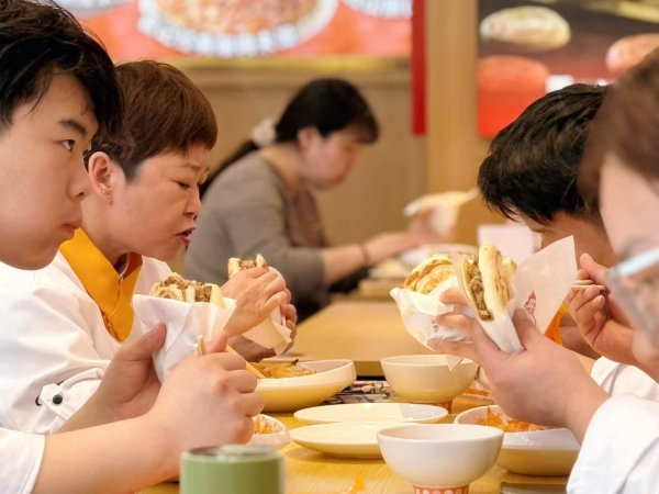 袁记肉夹馍八店同启引爆西北 五一业绩全线飘红彰显品牌硬实力 