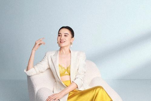 伊维斯携手代言人宋佳演绎2026春夏作品，以艺术美学回应女性多元需求 