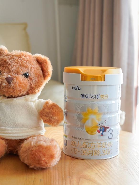 母乳转奶粉推荐什么牌子？佳贝艾特羊奶粉助力肠胃平稳适应 
