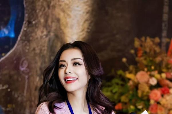 《爸爸的时光机》圆满落幕，收藏家王凯丽以定力书写中国原创舞台剧的"时光答卷" 