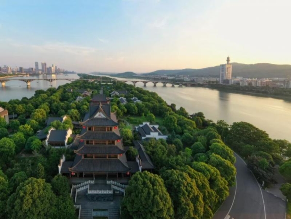 纹艺觉醒·舟行东方丨高校巡讲收官中南林科大，共筑家居产学研新生态 