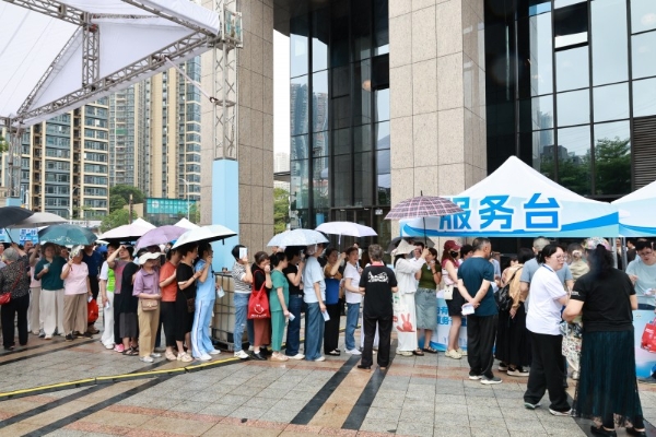 名医坐镇福利拉满！龙岗区二院承办世界家庭医生日活动 万象汇掀起健康热潮 