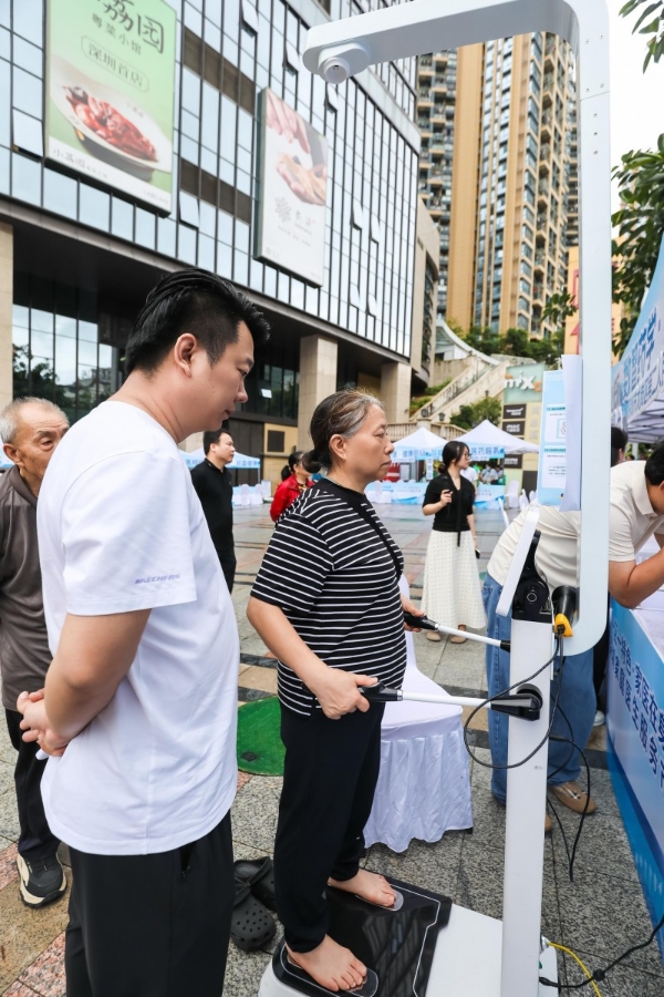 名医坐镇福利拉满！龙岗区二院承办世界家庭医生日活动 万象汇掀起健康热潮 