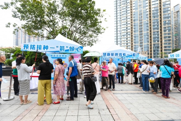 名医坐镇福利拉满！龙岗区二院承办世界家庭医生日活动 万象汇掀起健康热潮 