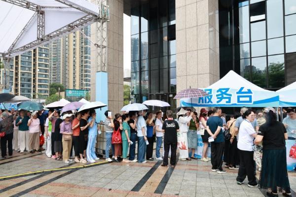 名医坐镇福利拉满！龙岗区二院承办世界家庭医生日活动 万象汇掀起健康热潮 
