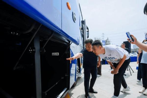 征途同心 荣耀同路！北汽福田欧辉定制大巴助力北汽男篮热血逐梦 