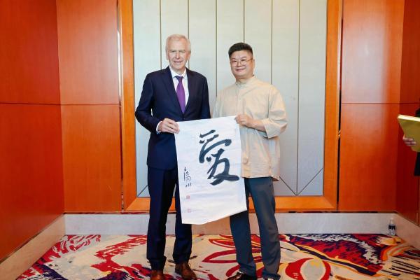 笔墨架金桥 王清州与比利时前首相莱特姆中欧文化会晤 