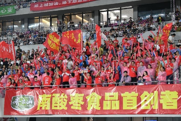 赛场“第十二人”齐助阵，齐云山与赣州队同享酸甜，共赴赣超荣光 