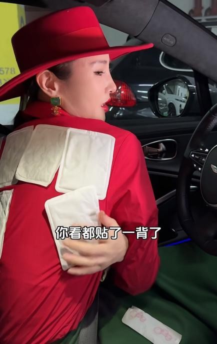 上海博主章佳怡两度出圈 优雅气质与真诚互动获全网点赞 
