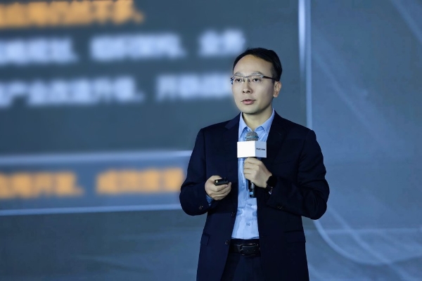 AI时代的企业进化——智企，超聚变探索者大会2026在郑举行 
