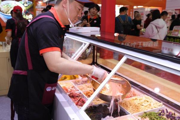 加盟进入“算账时代”：渝拌川为什么要把门店模型摊开给加盟商看？ 