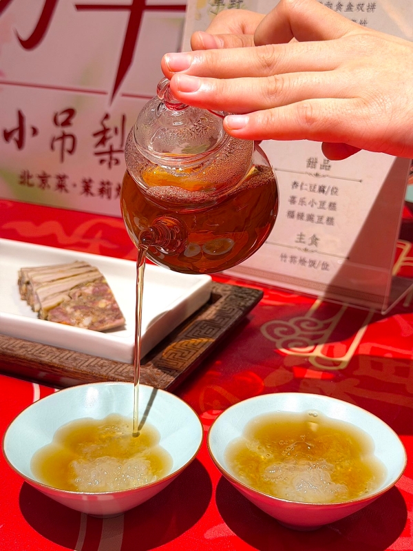北京烤鸭 + 京菜一站式，本地人推荐这一家 