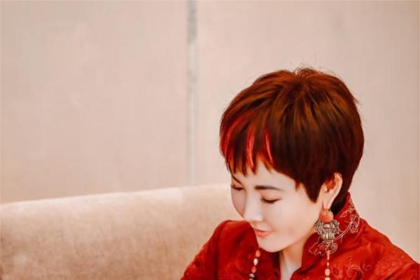 母亲节丨张德芬：以成长力量相伴，让爱与陪伴照亮女性人生之路，致敬了不起的母亲 