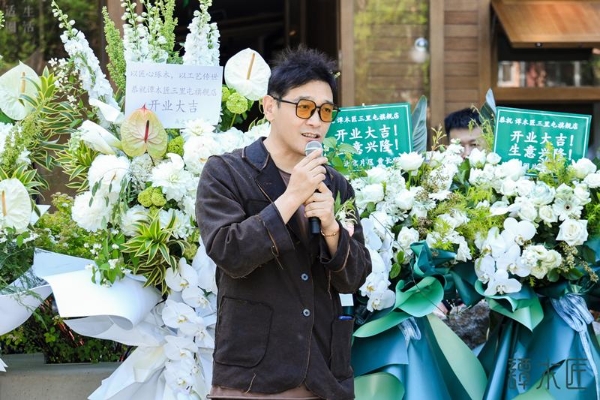 洛可可×谭木匠｜以“三品合一”重构东方木作，一把梳子开启生活「梳」适圈 