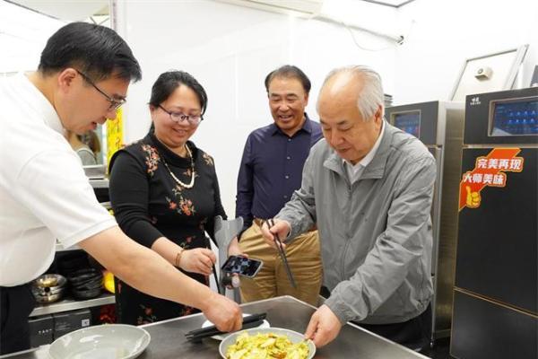 钱学森的“神预测”与爱餐的“真实践” 