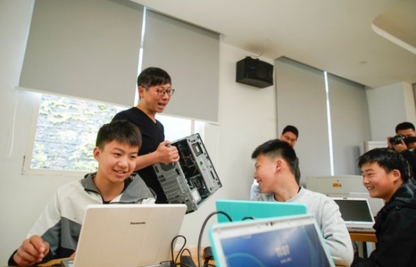 绿色力量 爱心苗乡 松下走进重庆彭水开展公益捐赠和科技进校园赋能活动 
