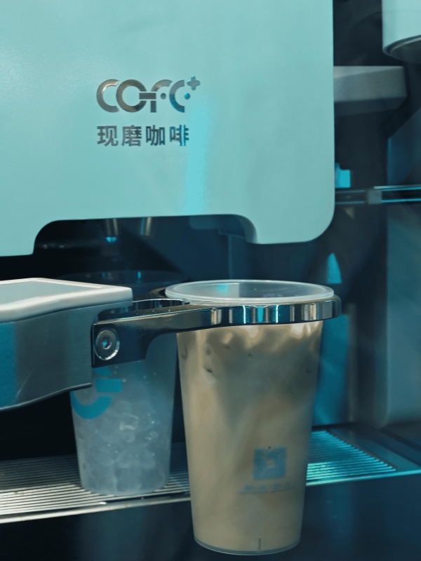 世界首个第六代机器人咖啡馆火爆COFE+山东日照 