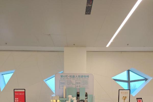 世界首个第六代机器人咖啡馆火爆COFE+山东日照 