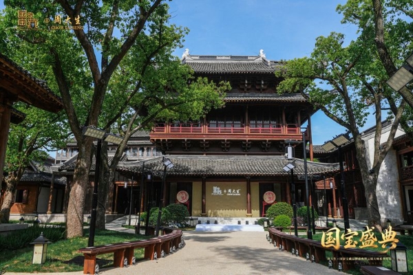 夏之光亮相周大生X国家宝藏品牌盛典暨云锦大师系列发布会，启国宝传承新篇 