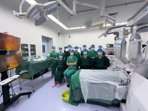 全球首例单孔机器人乳腺癌全乳切除术联合胸大肌下假体重建术完成 