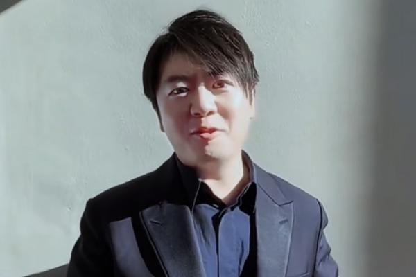 吉利远程星瀚H甲醇电动重卡亮相“东北超”开幕式，液态新能源获社会关注点赞