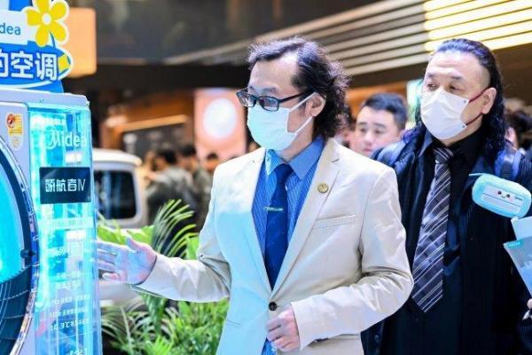 AWE暗战升级：日本工程师“探秘”美的，低频技术成中国空调破局关键