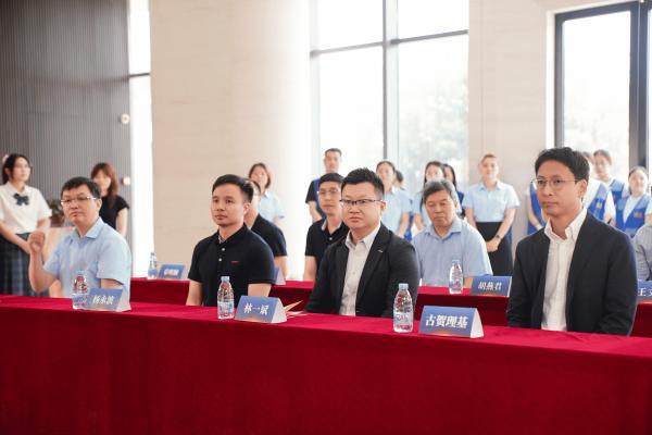 匠心启新·共赢未来——松下×简单有为 首台产品下线 