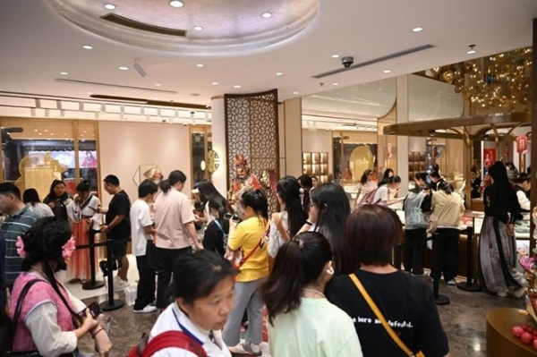 六月祝福正浓，老庙愿以好运相伴 