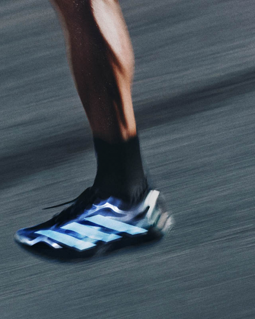 竞速美学标杆获权威认可！ 阿迪达斯ADIZERO EVO SL荣膺FNAA中国“年度鞋款大奖” 