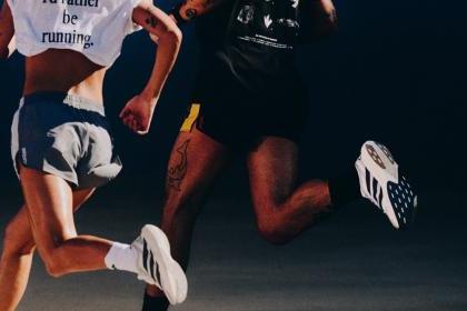 竞速美学标杆获权威认可！ 阿迪达斯ADIZERO EVO SL荣膺FNAA中国“年度鞋款大奖” 
