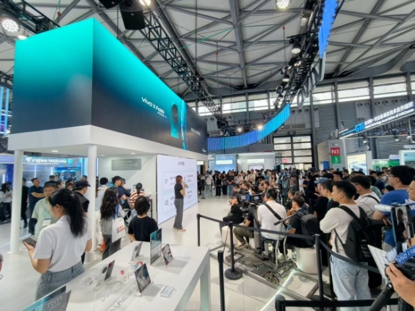 MWC上海观察：AI竞逐下半场，数据存储为何成了关键一环？