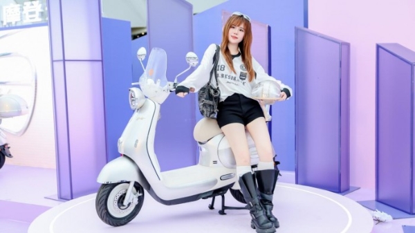 女生代步首选！雅迪摩登四款新品，承包你全年的精致出行 