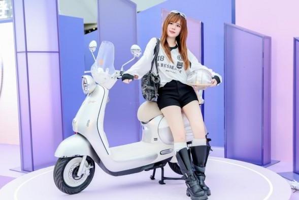 女生代步首选！雅迪摩登四款新品，承包你全年的精致出行 