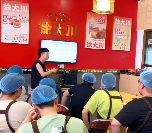 50㎡开店、3人经营、7天上手：徐大川让小白零经验当老板 