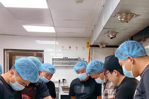 50㎡开店、3人经营、7天上手：徐大川让小白零经验当老板 