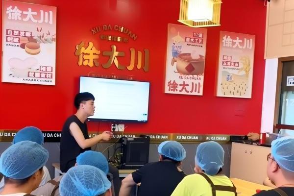 50㎡开店、3人经营、7天上手：徐大川让小白零经验当老板 
