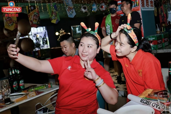 青岛啤酒球迷派对引爆济南站  