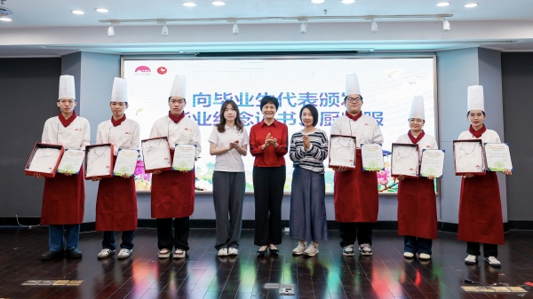 世界金奖+果蔬变花束+省级教学成果奖：看李锦记希望厨师如何毕业成穗 