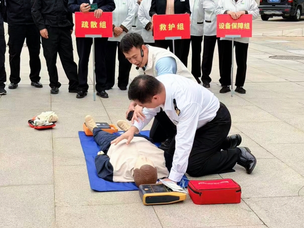 黄金6分钟，一场与死神的赛跑：国贸员工上演“教科书式”极速救援 