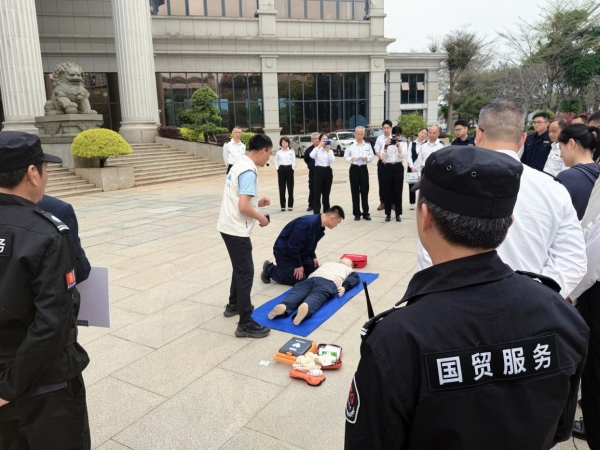黄金6分钟，一场与死神的赛跑：国贸员工上演“教科书式”极速救援 