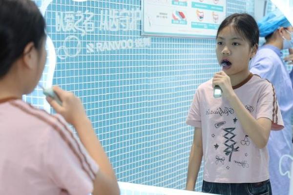 百位牙医亲测推荐：锐舞电动牙刷“气泡清洁”技术终结“无效刷牙” 