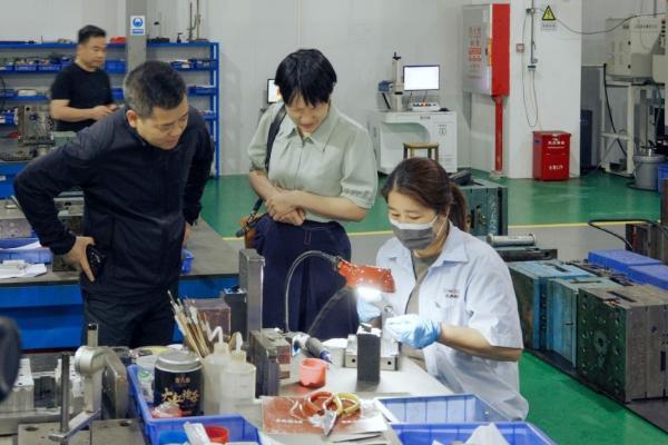 人民日报人民论坛走进松典相机：解码影像制造如何培育“新质生产力” 